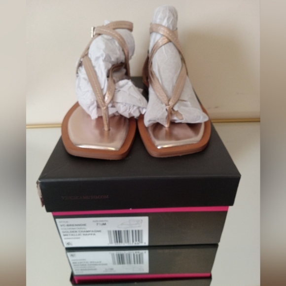 Vince Camuto Golden Champagne Leather Brenndie Buckle Sandal Size 71/2 - Picture 6 of 8